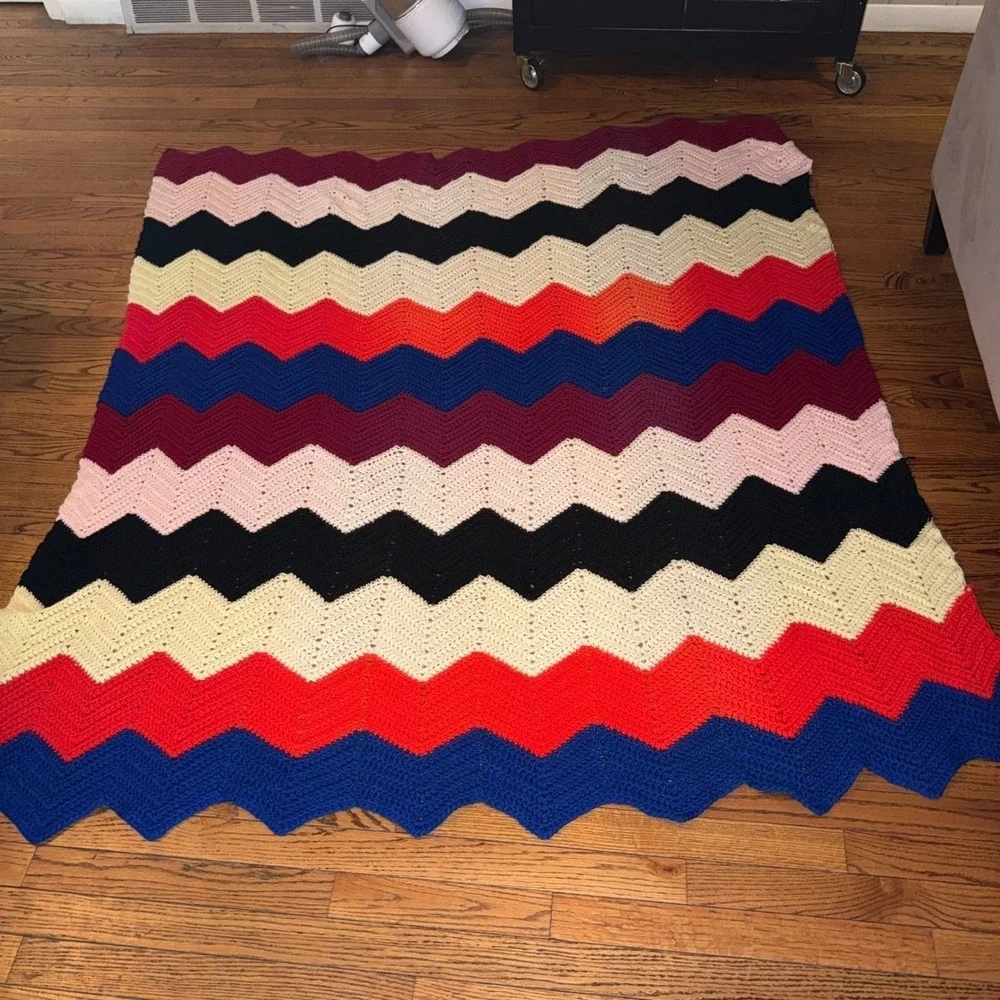 Handmade vintage multicolor chevron ripple afghan blanket approx 59